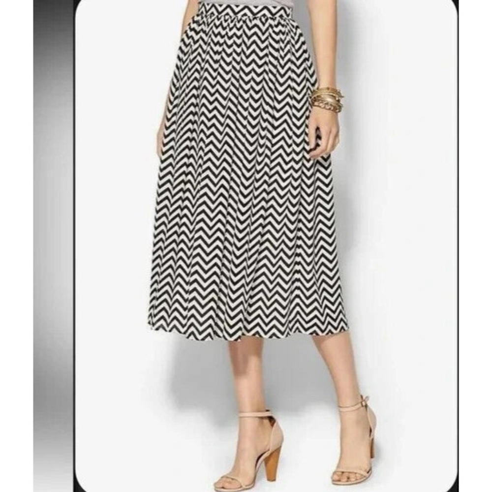 Rhyme Los Angeles Womens Black and‎ White Chevron Skirt Size Medium